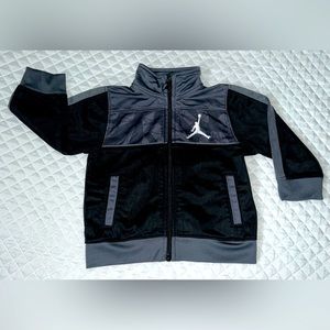 Nike Jordan Infant Boys Lightweight Back & Gray Zippered Jacket Size 12 months